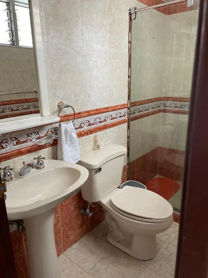 M&N Alojamiento Es Una Habitacion En Un Apto Medellin Homestay